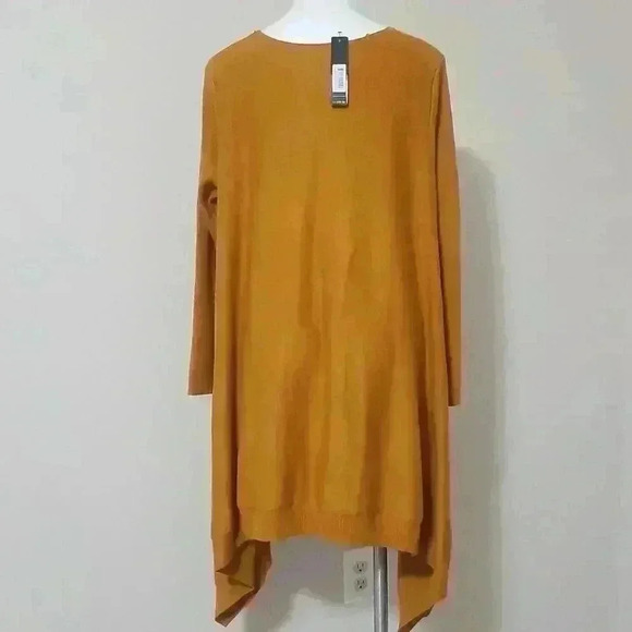 Cyrus Sharkbite Hem Tunic Sweater - Picture 2 of 8